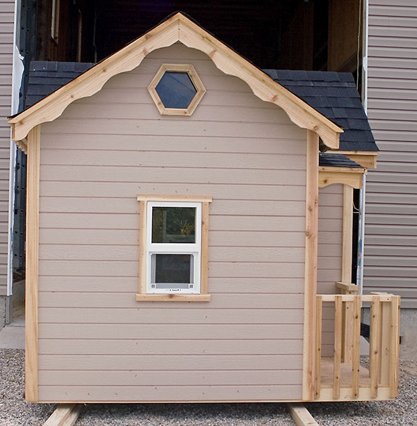Image of left side of playhouse with hexagon window